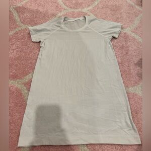 white lululemon swiftly! so cute! size 6